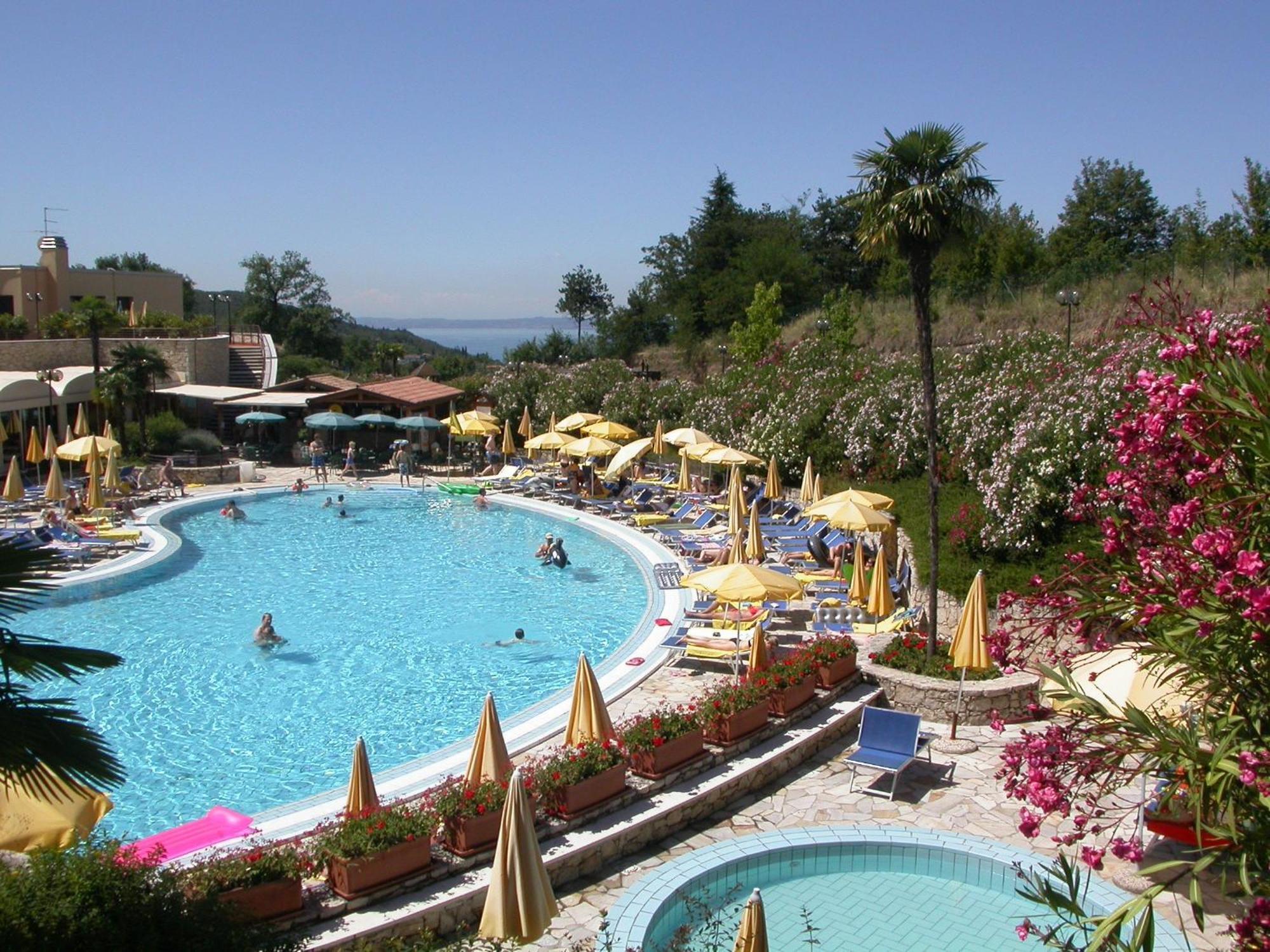 Le Torri Del Garda Familyspa Resort Тори дел Бенако Екстериор снимка