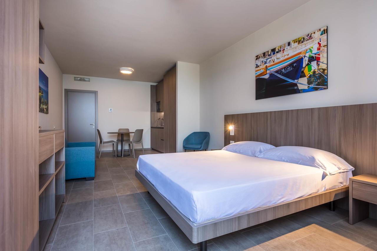 Le Torri Del Garda Familyspa Resort Тори дел Бенако Екстериор снимка