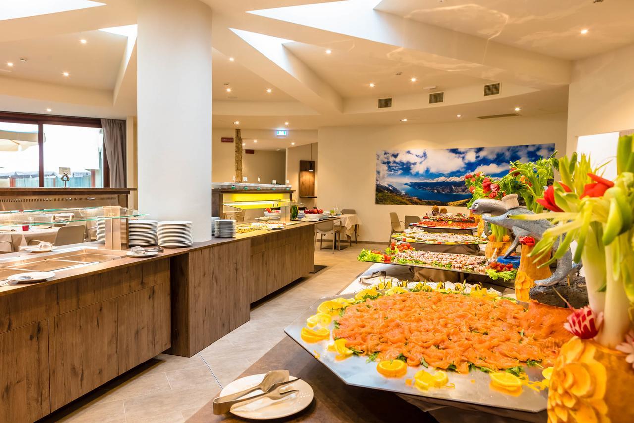 Le Torri Del Garda Familyspa Resort Тори дел Бенако Екстериор снимка