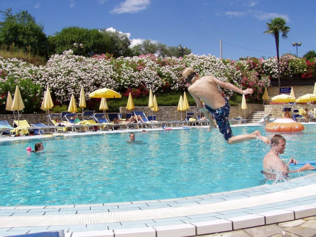 Le Torri Del Garda Familyspa Resort Тори дел Бенако Екстериор снимка
